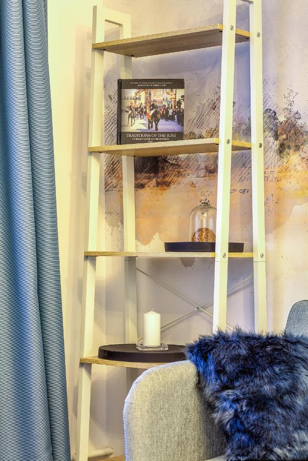 5 Min To Everything-Stylish-Modern-Old City Center Брашов Екстер'єр фото